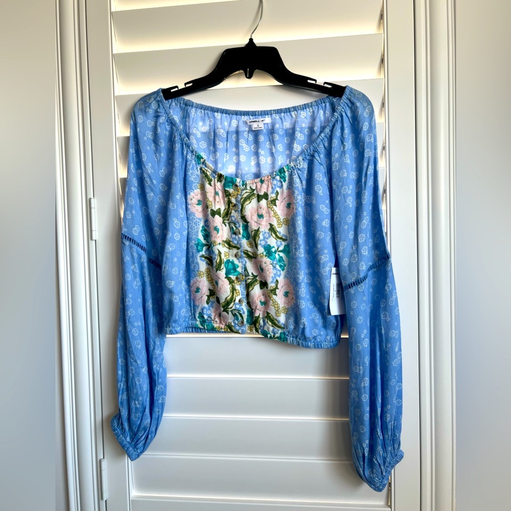 O’Neill long sleeve, blue floral, crop top size small
